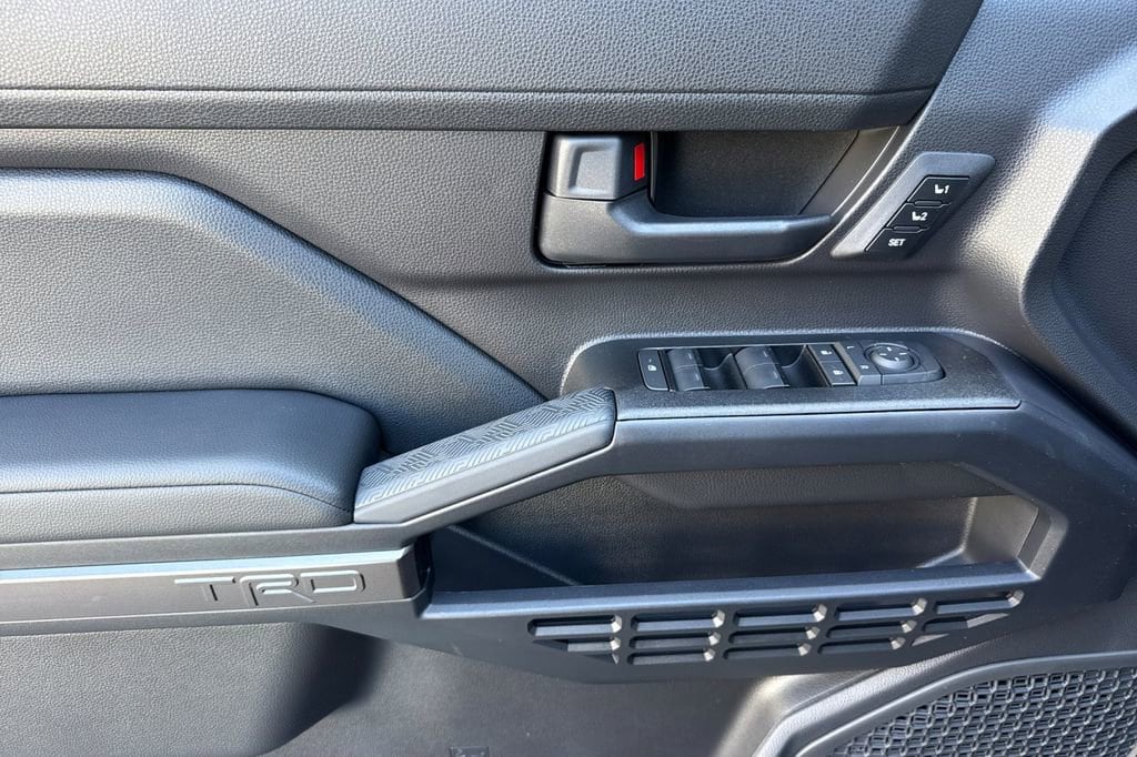 2026 Toyota 4Runner TRD Off-Road Premium photo 3