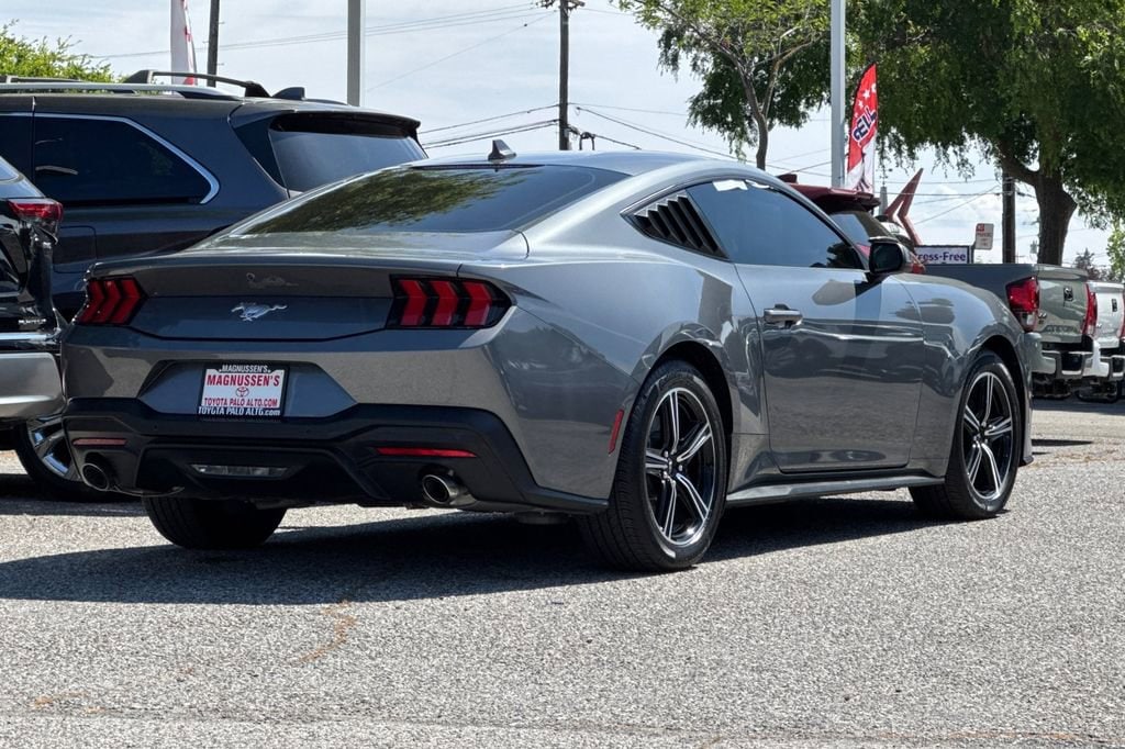 2025 Ford Mustang EcoBoost photo 2