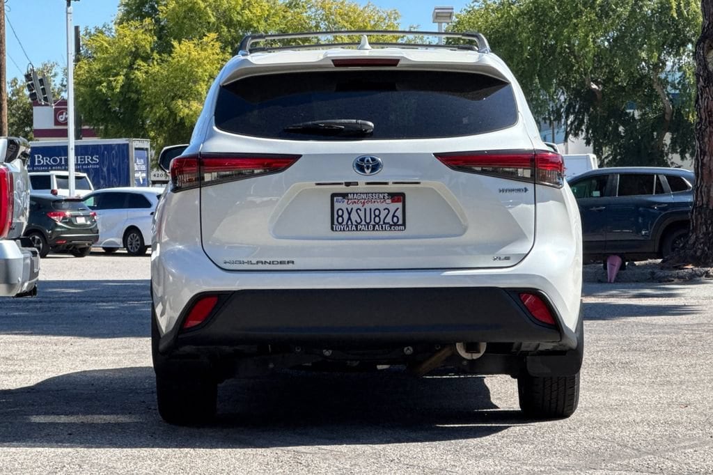 Used 2021 Toyota Highlander Hybrid XLE Sport Utility