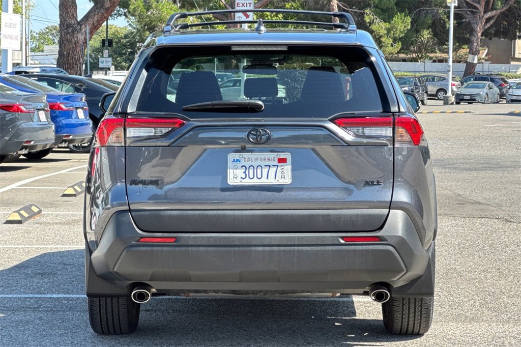 2024 Toyota RAV4 XLE Premium photo 3