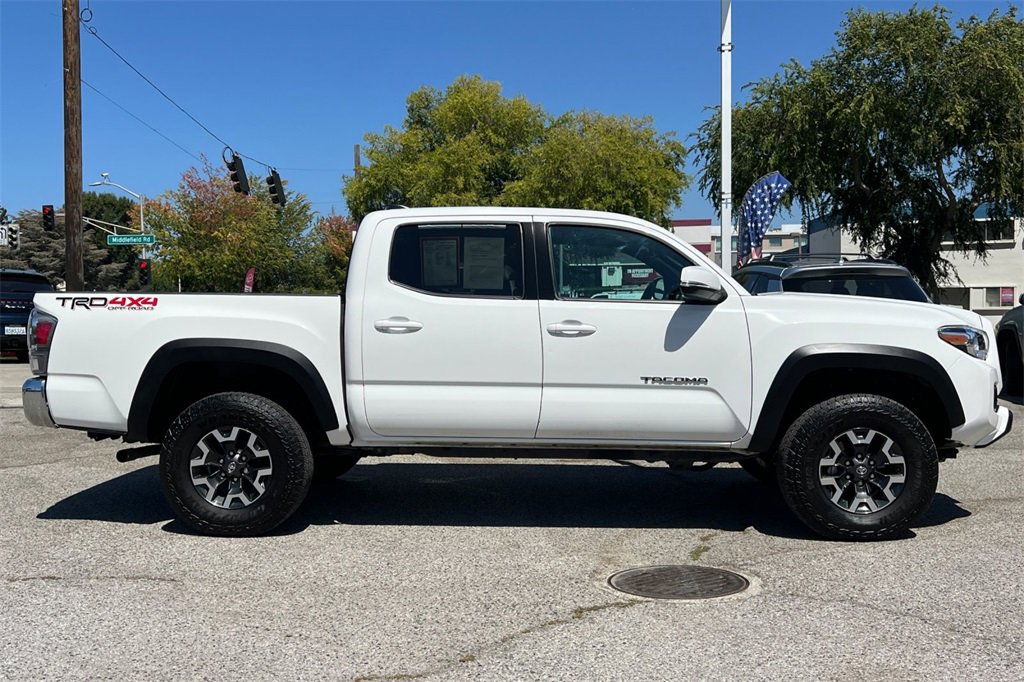 2022 Toyota Tacoma TRD Off-Road photo 3