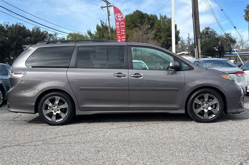 Used 2011 Toyota Sienna SE with VIN 5TDXK3DC4BS169470 for sale in Palo Alto, CA