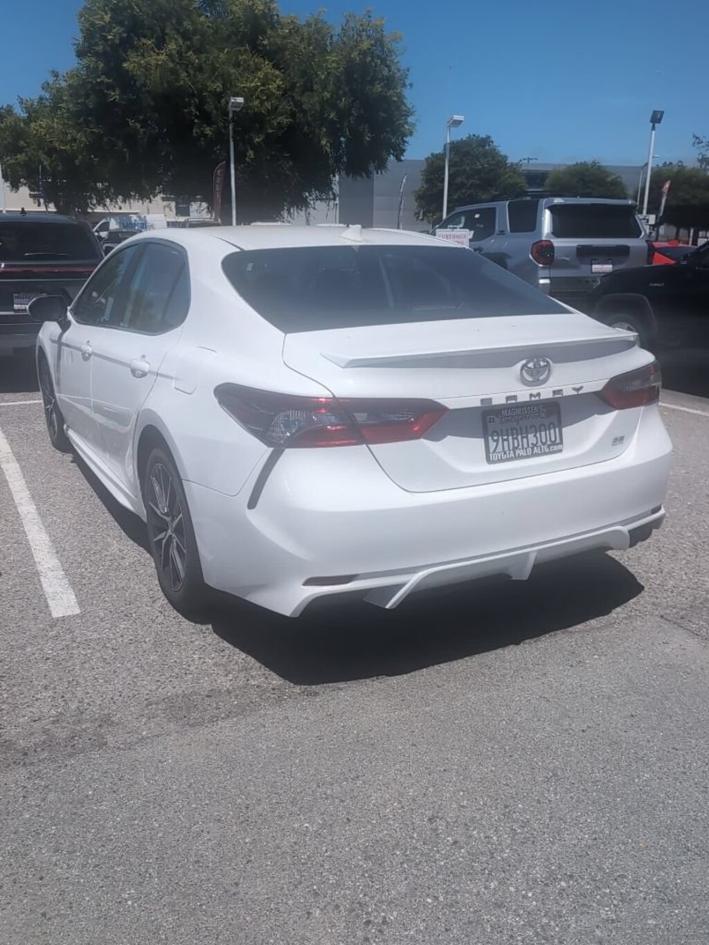 Used 2023 Toyota Camry SE Sedan