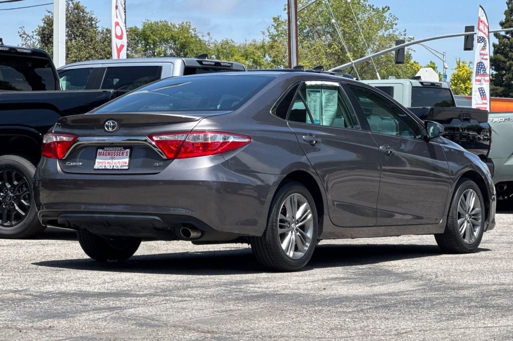 Used 2016 Toyota Camry SE Sedan