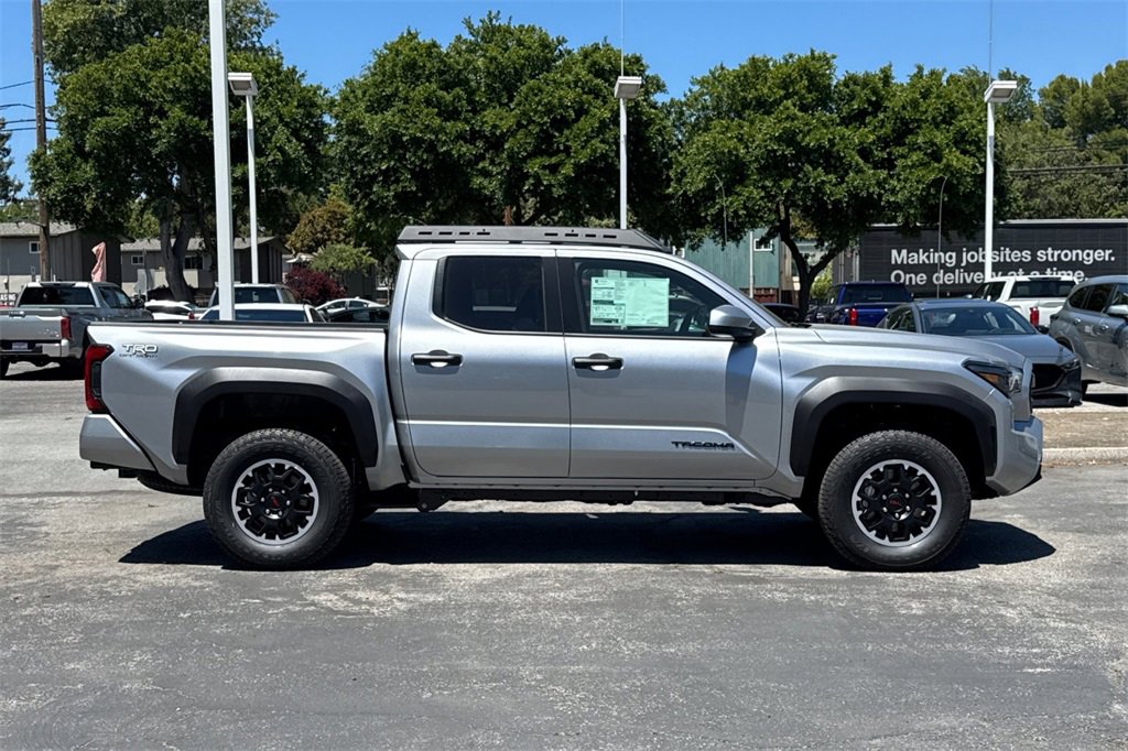 2025 Toyota Tacoma TRD Off-Road photo 4