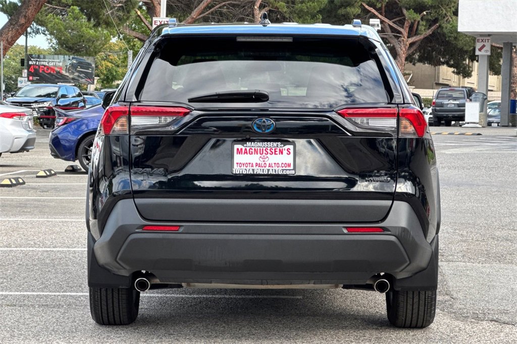 2023 Toyota RAV4 Hybrid LE photo 4