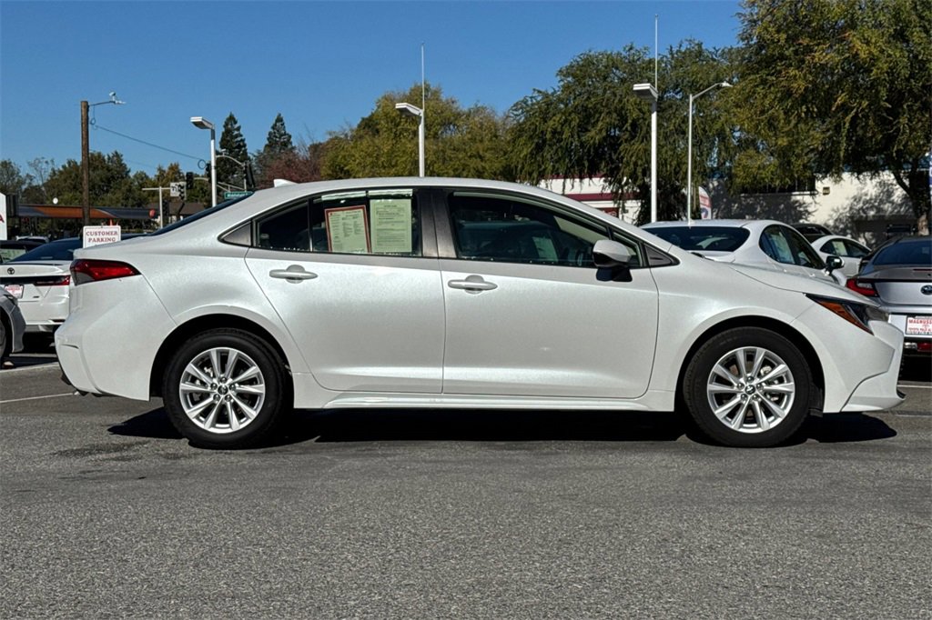 2024 Toyota Corolla LE photo 2