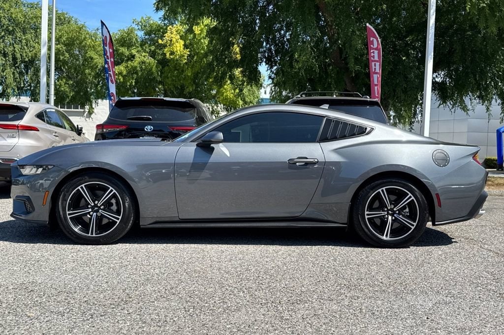 2025 Ford Mustang EcoBoost photo 5