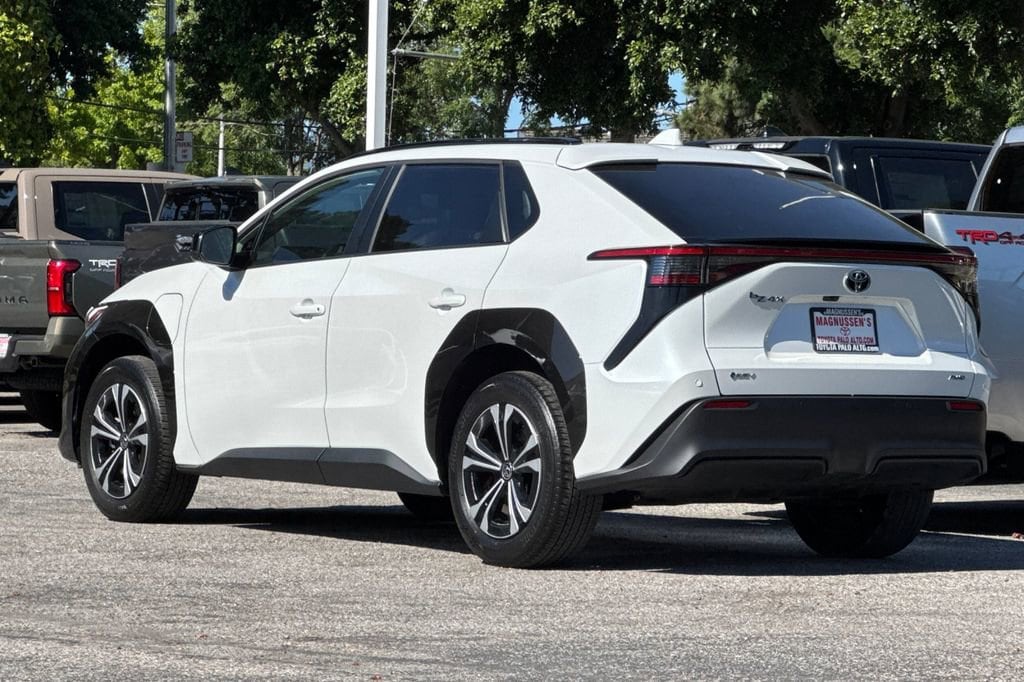 2024 Toyota bZ4X XLE photo 5