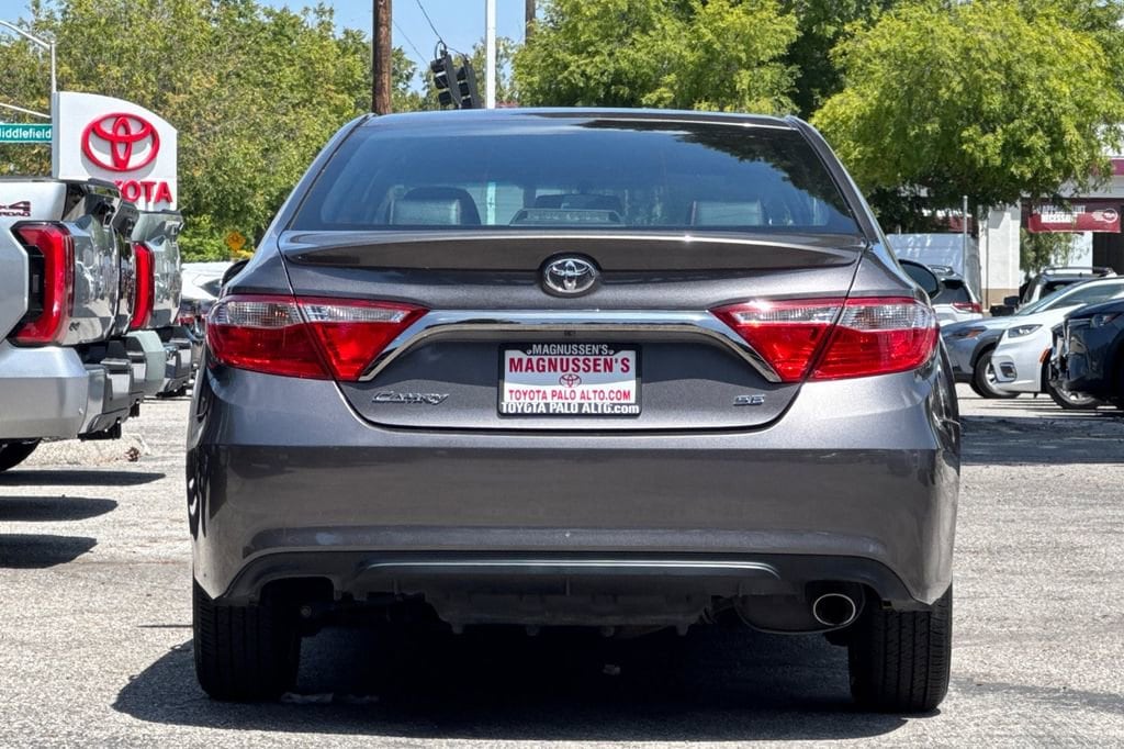 Used 2016 Toyota Camry SE Sedan