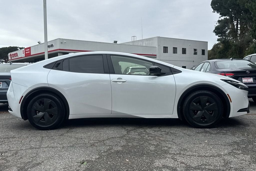 Used 2025 Toyota Prius LE Hatchback