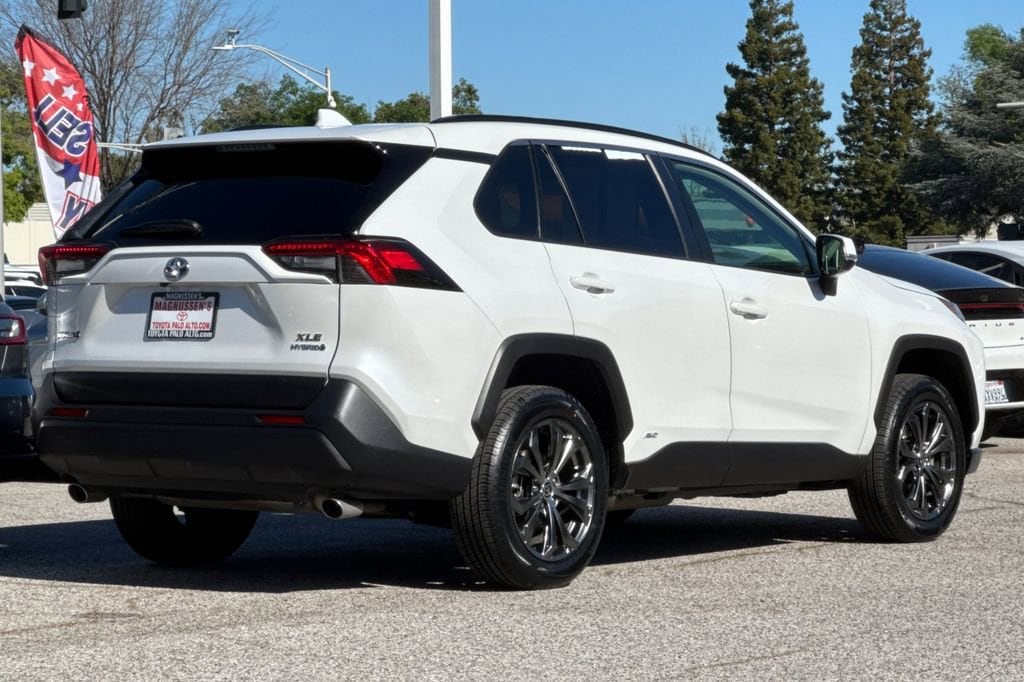 2023 Toyota RAV4 Hybrid XLE Premium photo 2