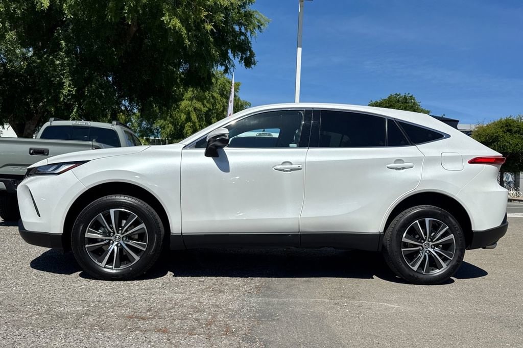 2024 Toyota Venza LE photo 5