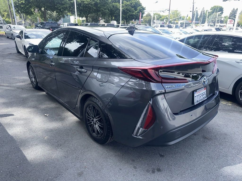 2017 Toyota Prius Prime Advanced photo 3