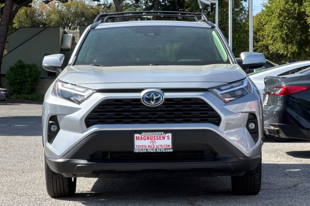 2024 Toyota RAV4 Hybrid XLE Premium photo 3