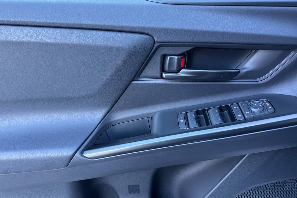 2026 Toyota bZ XLE - Photo 8