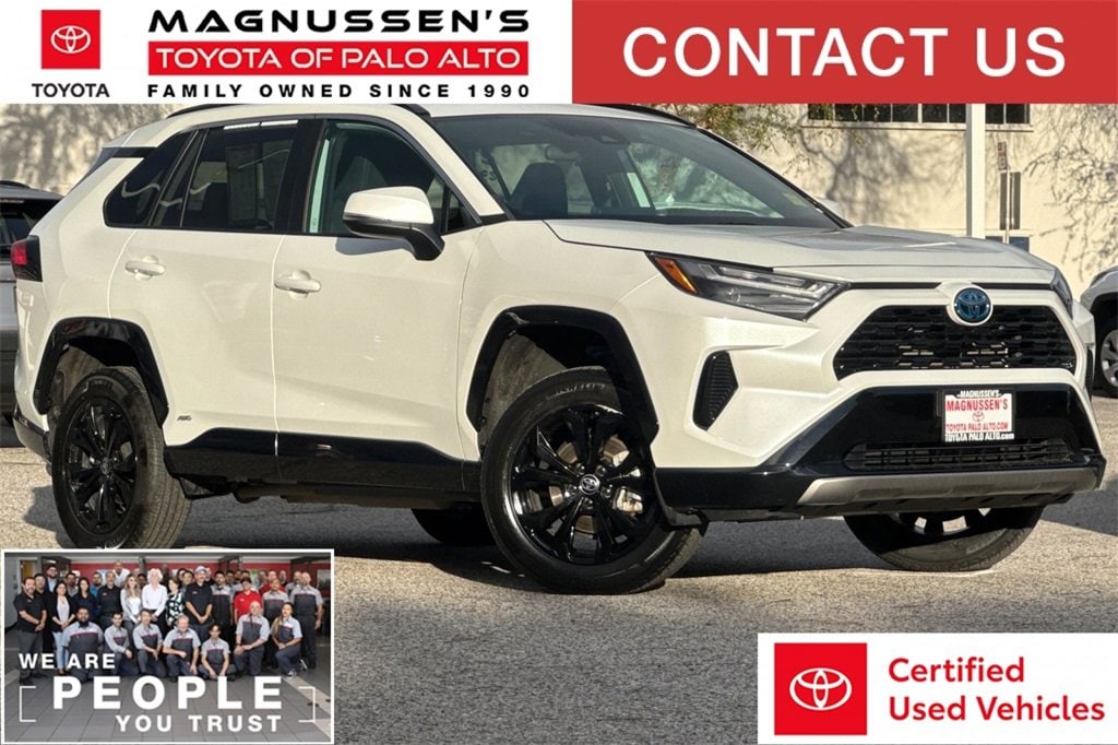 2024 Toyota RAV4 SE's photo