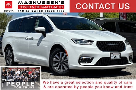 2023 Chrysler Pacifica Hybrid Touring L Passenger Van