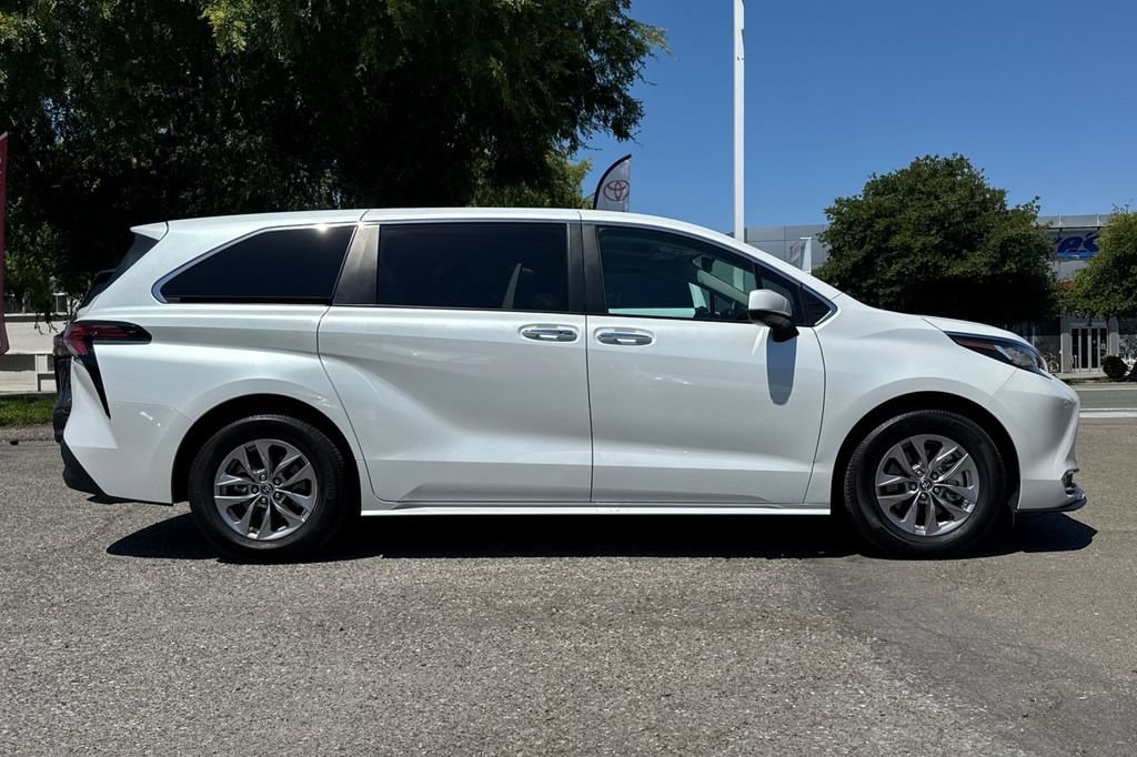 Certified 2022 Toyota Sienna XLE Passenger Van
