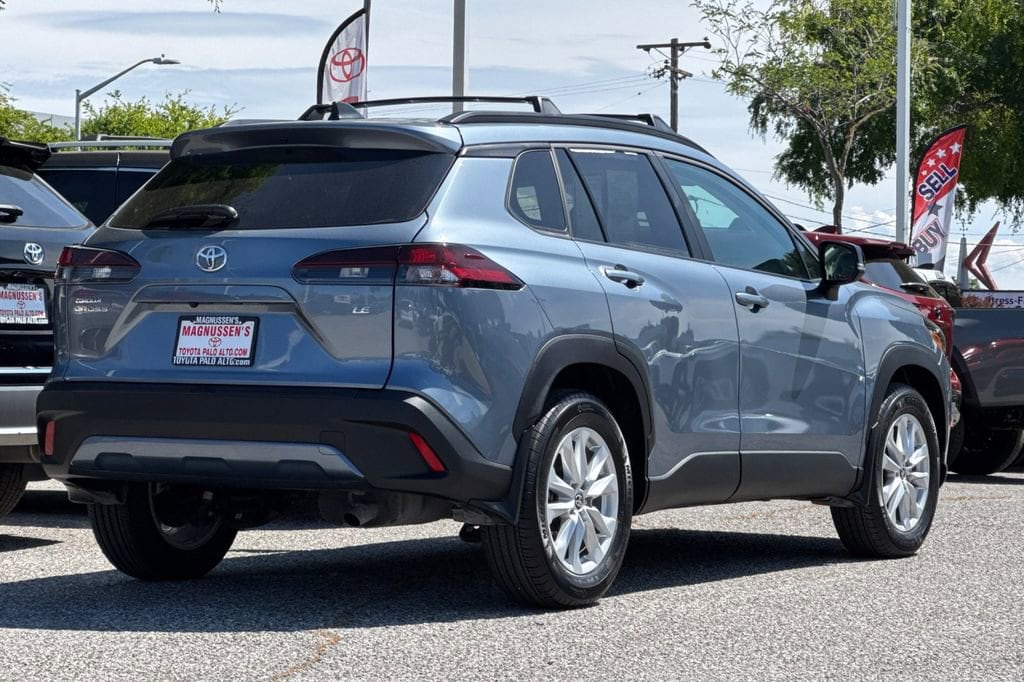 2026 Toyota Corolla Cross LE photo 2