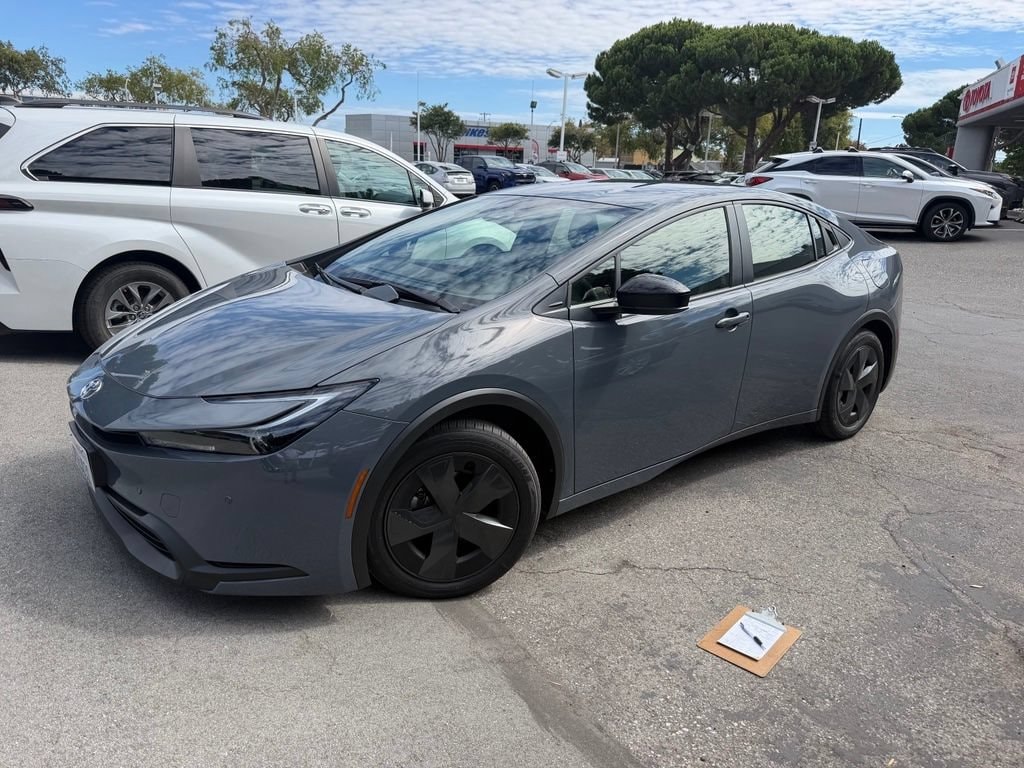 Used 2025 Toyota Prius LE Hatchback