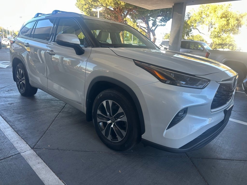 Used 2022 Toyota Highlander Hybrid XLE Sport Utility