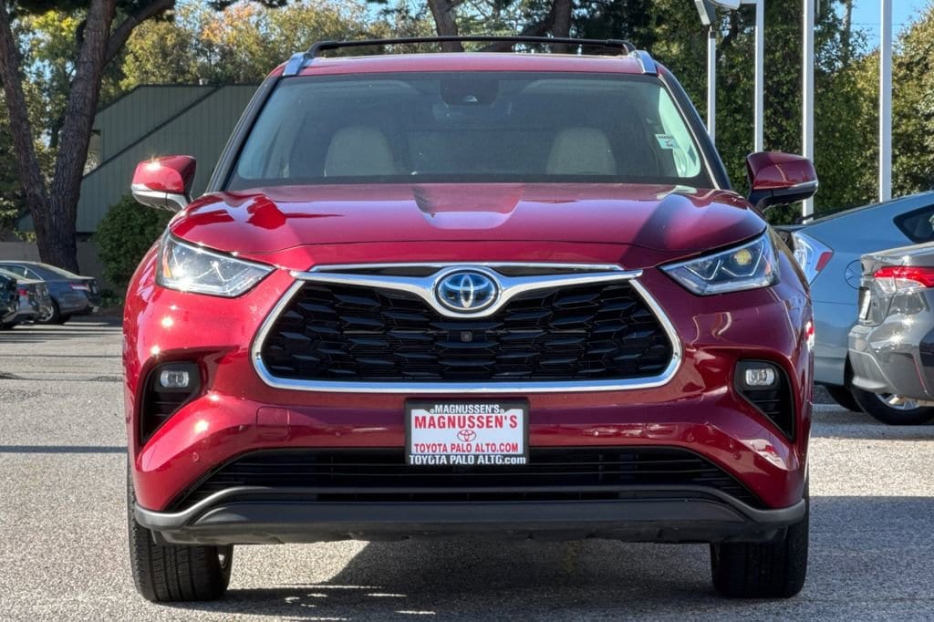 2022 Toyota Highlander Hybrid Limited photo 3