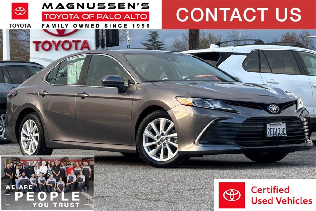 2023 Toyota Camry LE's photo