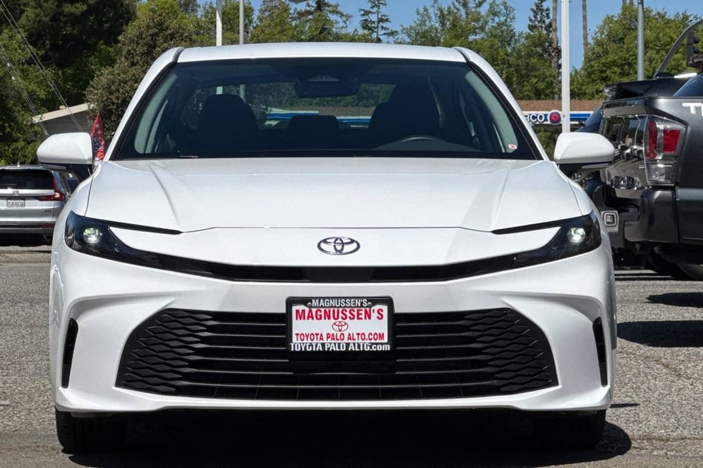 2026 Toyota Camry LE photo 3