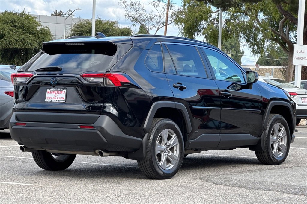 2023 Toyota RAV4 Hybrid LE photo 3