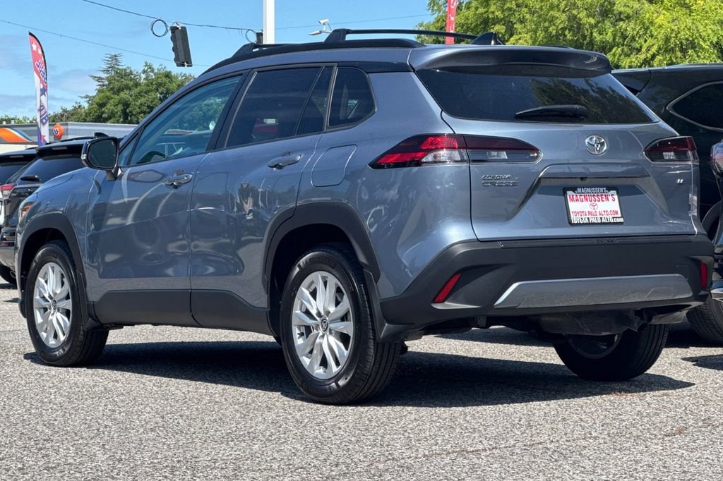 2026 Toyota Corolla Cross LE photo 4