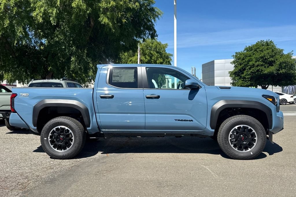 2026 Toyota Tacoma i-FORCE MAX TRD Off-Road photo 4