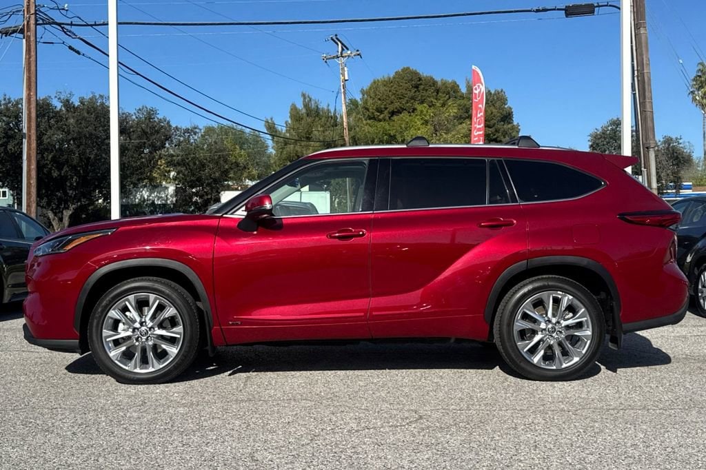 2022 Toyota Highlander Hybrid Limited photo 5
