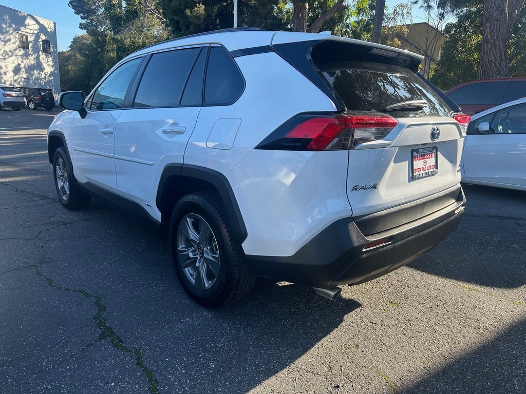 2024 Toyota RAV4 Hybrid LE photo 4