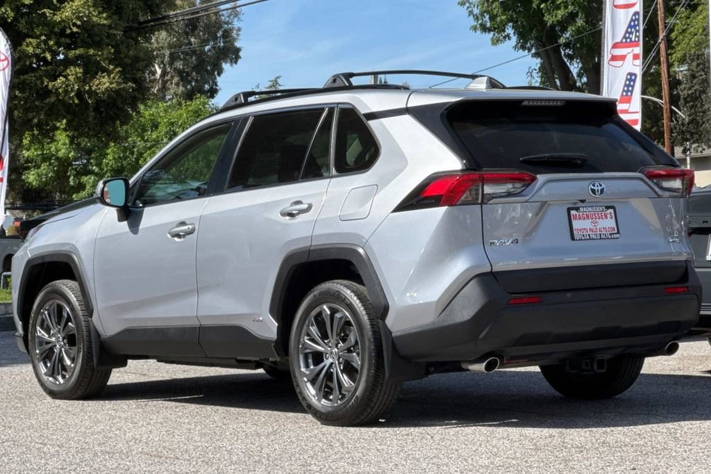 2024 Toyota RAV4 Hybrid XLE Premium photo 4