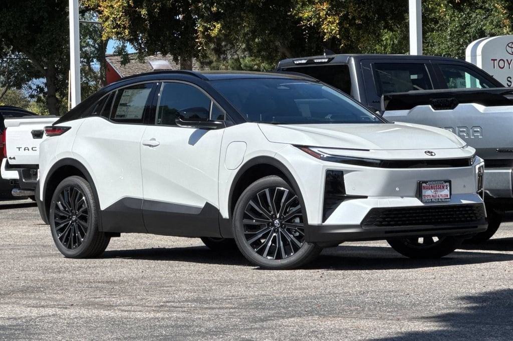 New 2026 Toyota C-HR XSE SUV