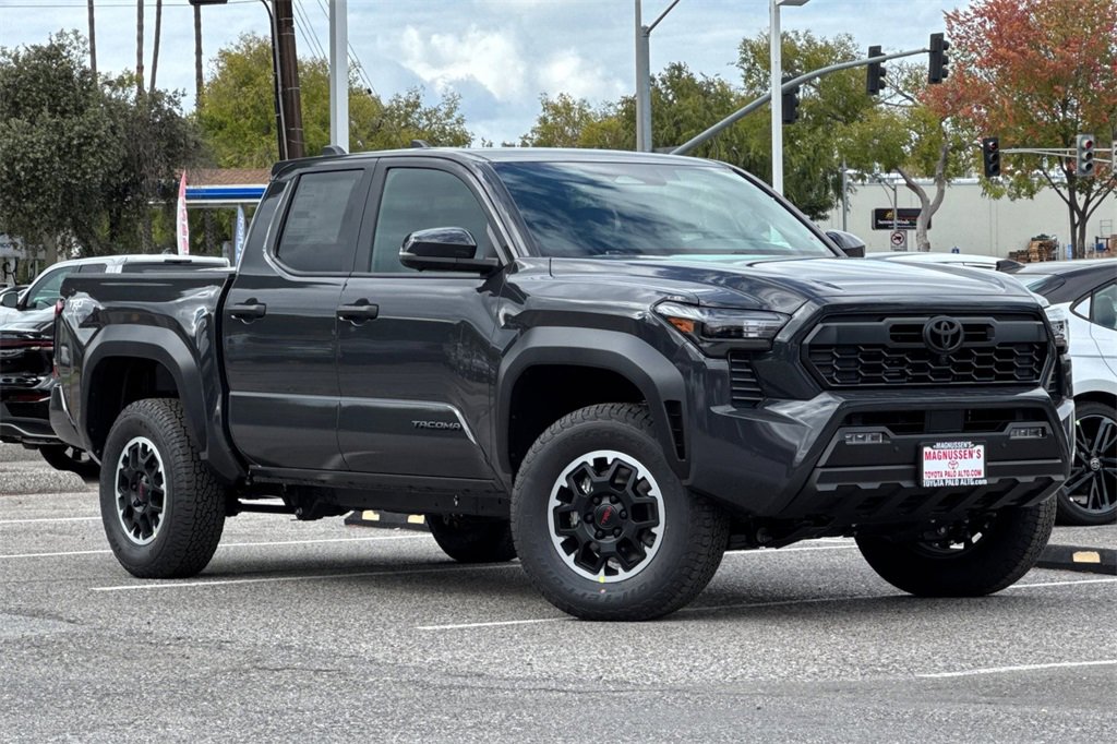 2025 Toyota Tacoma TRD Off-Road photo 2