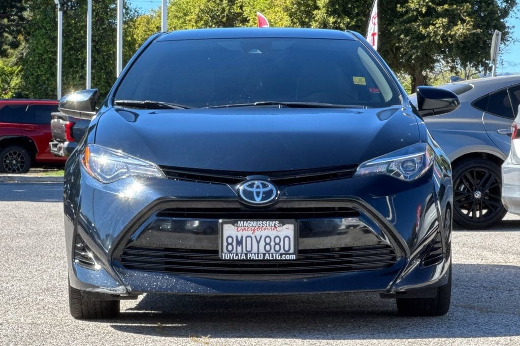 2017 Toyota Corolla LE photo 3