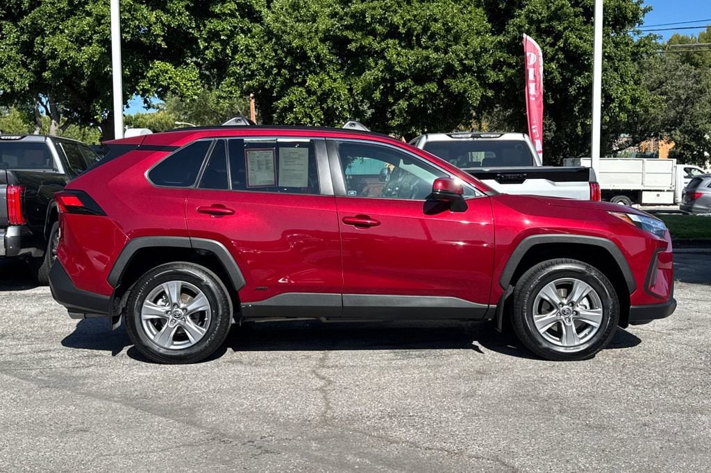 2024 Toyota RAV4 Hybrid LE photo 2