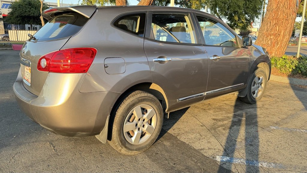 2011 Nissan Rogue S photo 2