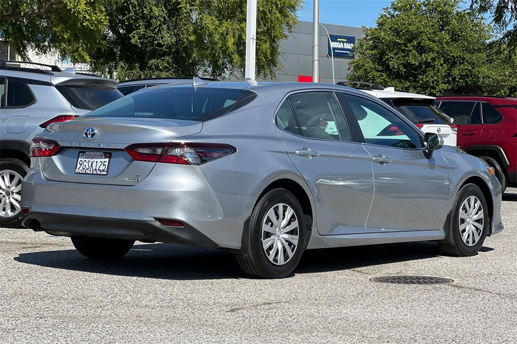 2023 Toyota Camry Hybrid LE photo 3