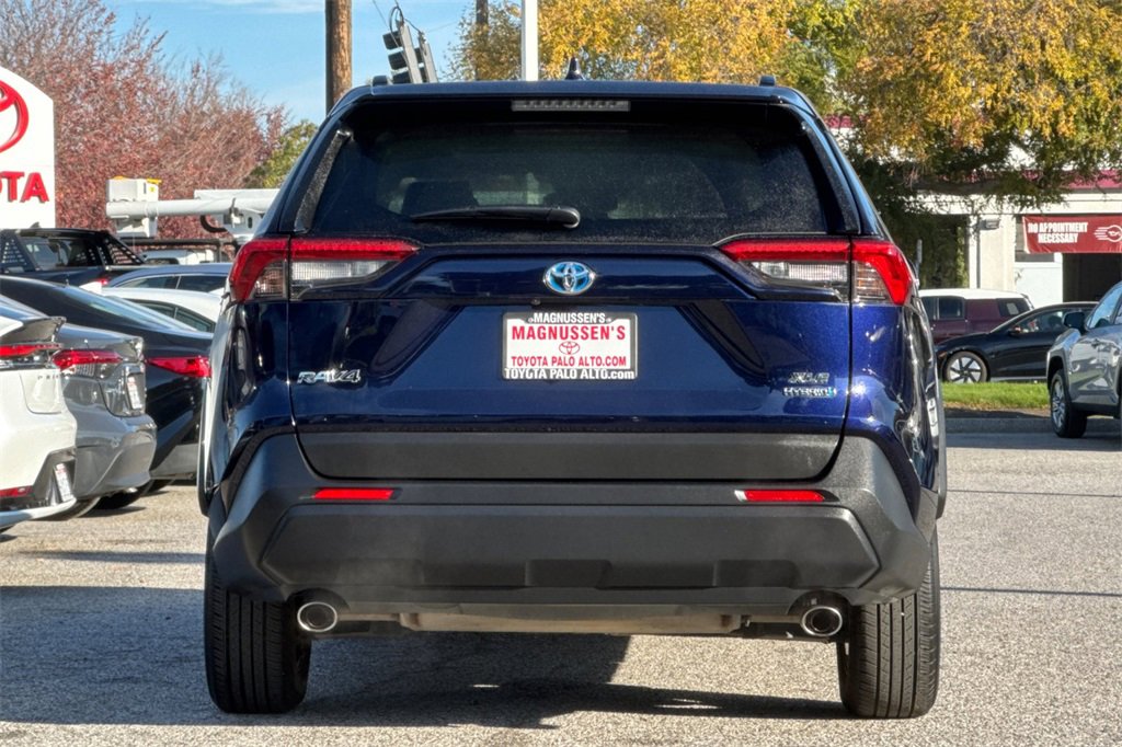 2022 Toyota RAV4 Hybrid XLE photo 4