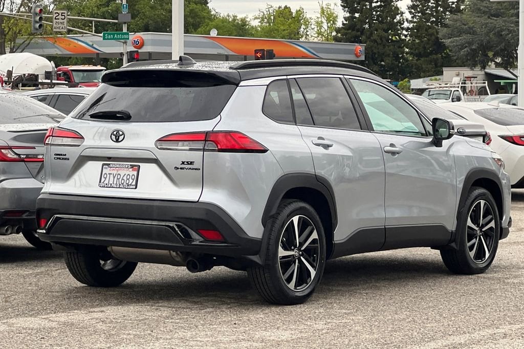 2025 Toyota Corolla Cross Hybrid XSE photo 2