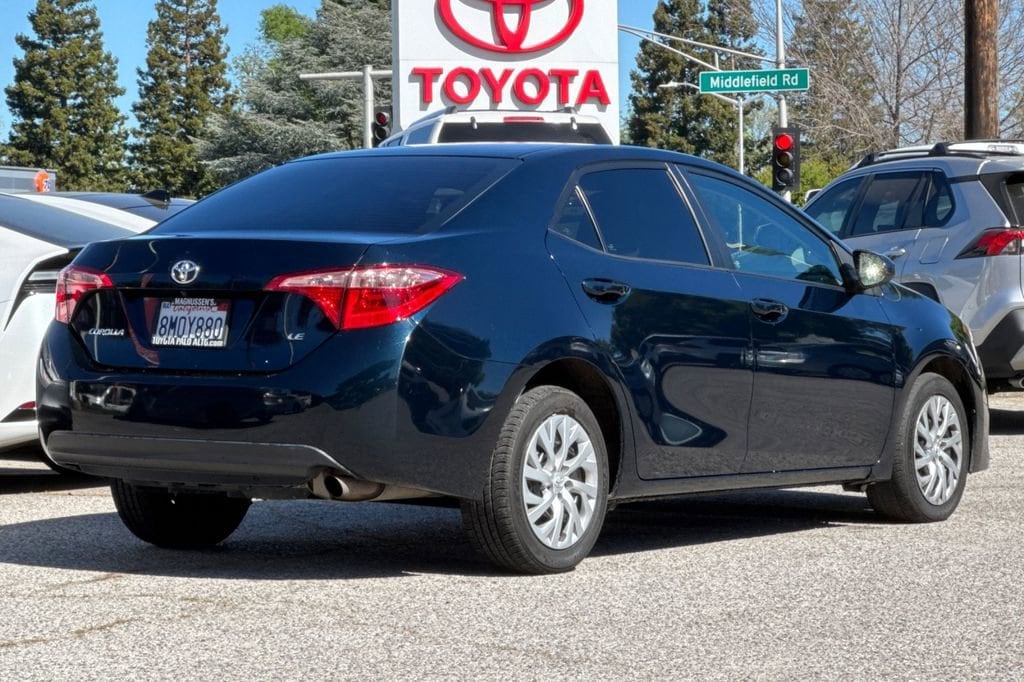 2017 Toyota Corolla LE photo 2