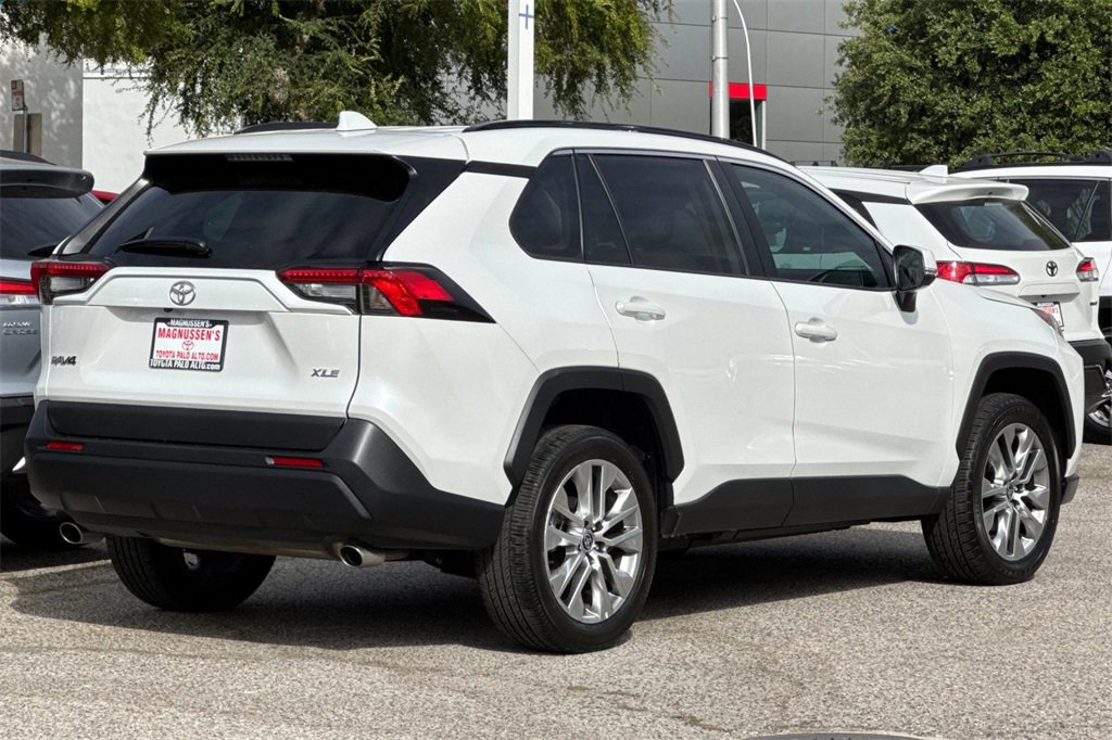 2023 Toyota RAV4 XLE Premium photo 2