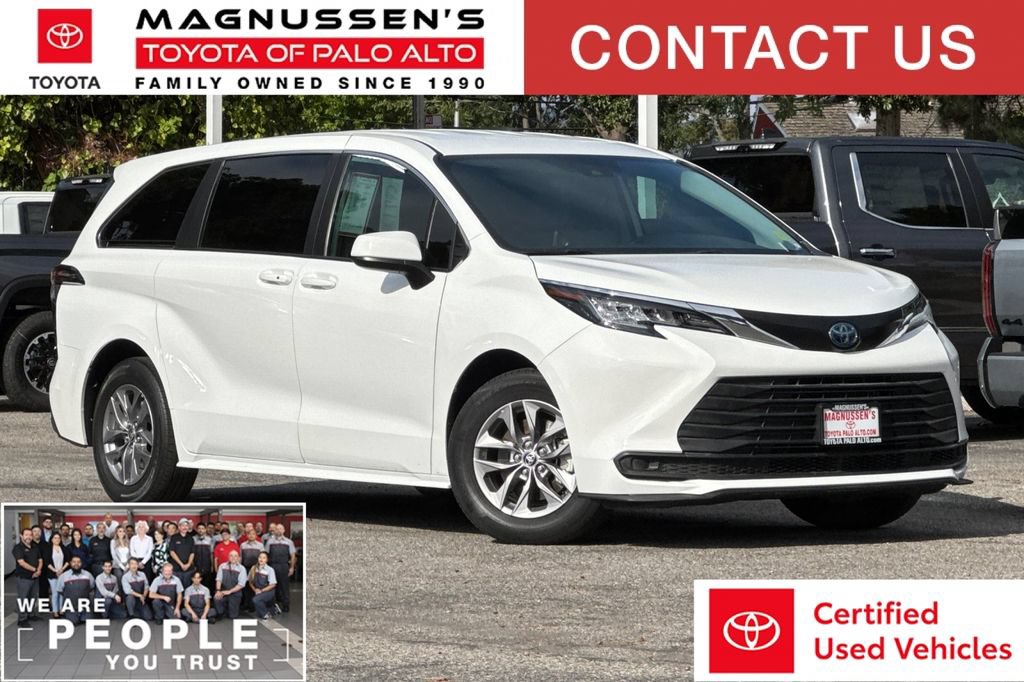 White 2023 Toyota Sienna Minivan Front-Wheel Drive Continuously Variable Transmission