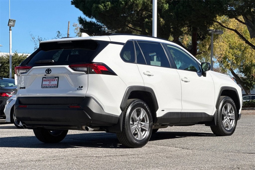 2025 Toyota RAV4 Hybrid LE photo 2