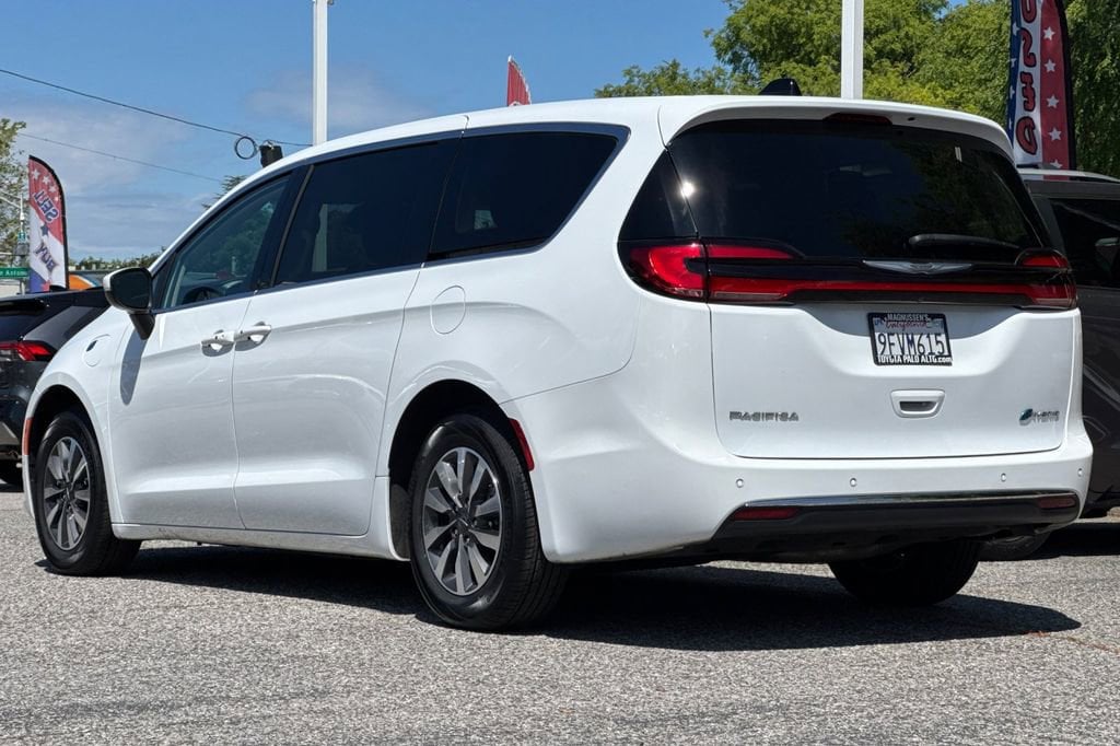 2023 Chrysler Pacifica Hybrid Touring L photo 4