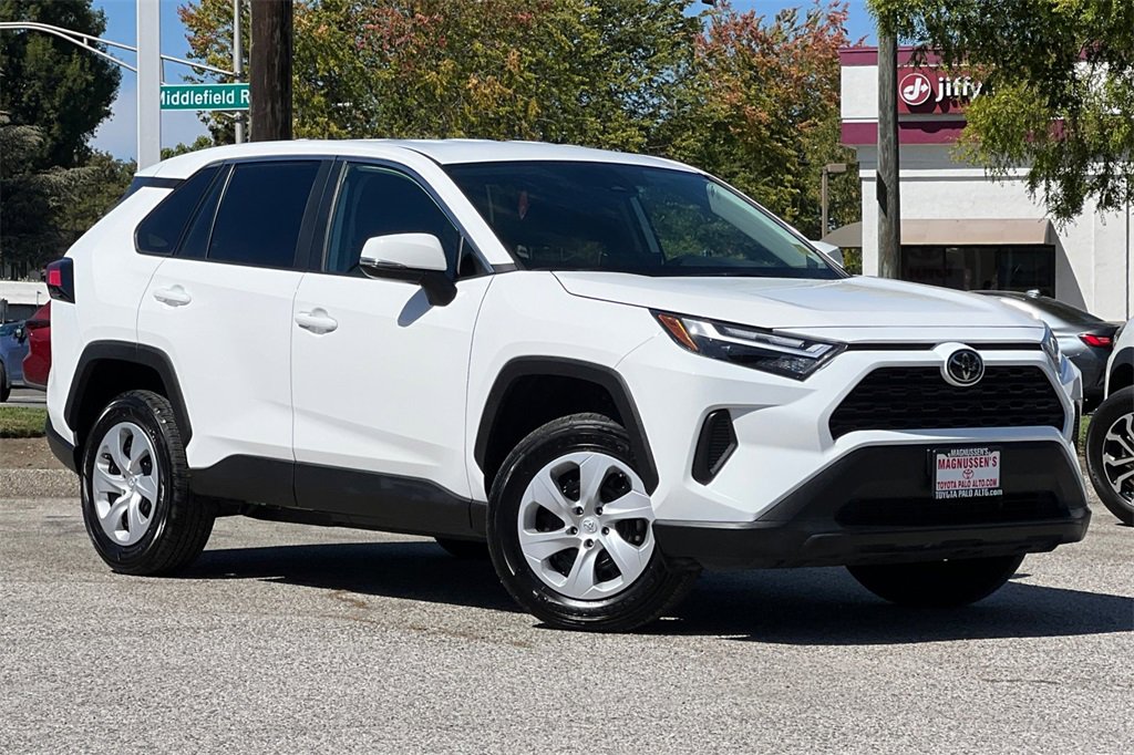2024 Toyota RAV4 LE photo 2