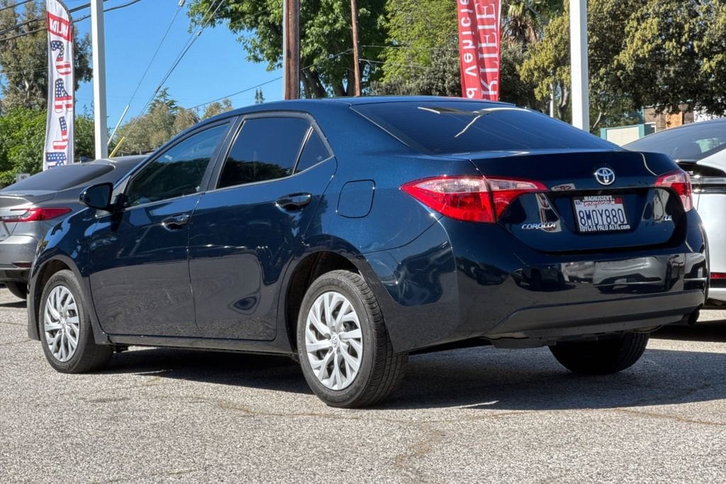 2017 Toyota Corolla LE photo 4